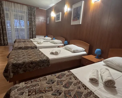 Evraziya Park Mini-Hotel 巴泰斯奇酒店