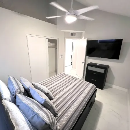 Tempe town house near ASU. only 2 miles away.