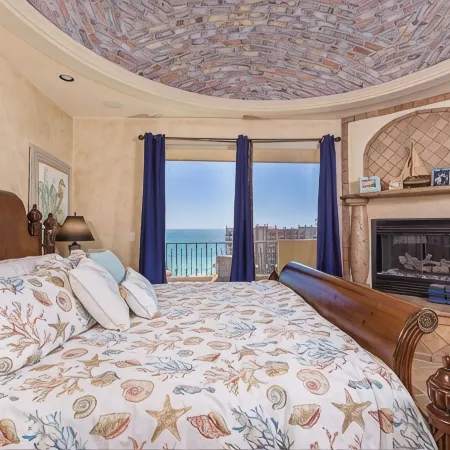 Luxurious 2-Story Oceanview Penthouse w/PVT Hot Tub/Theater Room120” 4K screen