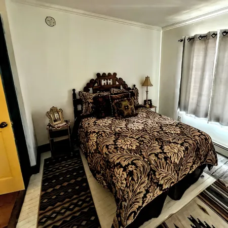 Delightful gypsy bungalow located in the bewitching mountain village of Madrid!