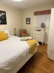 Newly renovated cottage in Clayton Historic District - a short drive to Raleigh