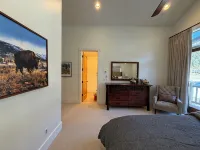Newly renovated townhome near Town Ctr. Lone Peak views, rec room, new hot tub. - balcony