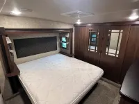 Cozy 2 bedroom RV with pool 린더 호텔