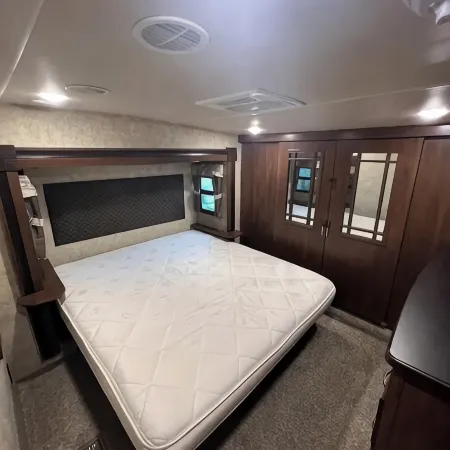 Cozy 2 bedroom RV with pool