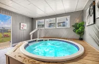 Summer Getaway • Birch Bay • Hot Tub • 107
