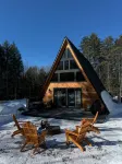 Cozy 2-bedroom A Frame chalet in delightful Danbury NH with WiFi and AC - Alphydda