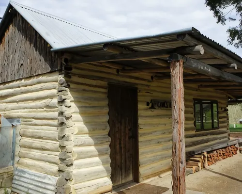 Luxury vineyard log cabin in the Yarra Valley Hotels in Warburton