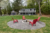 Muskoka lakefront,private sand beach ,cosy-family cottage