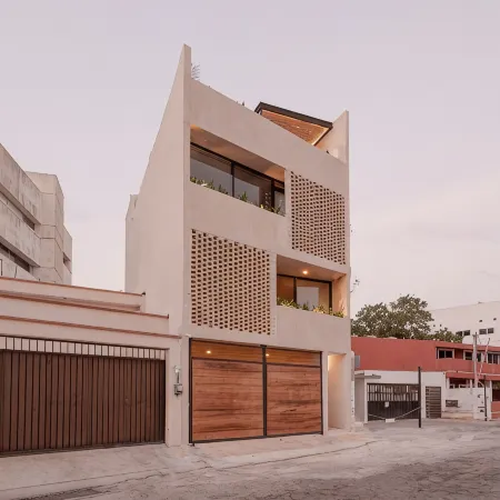 Spectacular House with private pool and garage