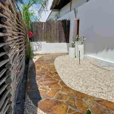 Villa Hibiscus Hotel Exterior