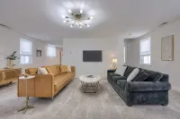 Spacious & Quiet 4 Bd - Large Yard + Fire Pit - Wifi