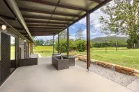 Hidden Gem, Unique Rural barn on acreage yet 5 minutes to beautiful Valla Beach - Boutique