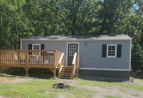 Cute little costal cabin.  One mile from Lake Tenkiller.  Private Spa/Hot Tub