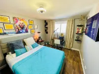 Friends-Inspired 3 BDR Escape Vintage Vibes & Private Garden Near Chicago - 3-Sterne