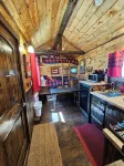 Black Bear Bungalow:Cozy tiny home in enchanting wooded Spokane with AC - Bungalows