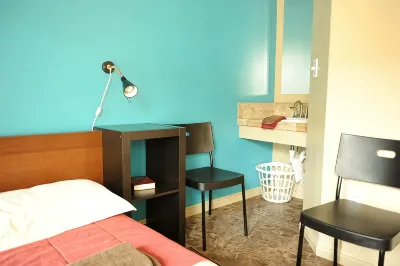 Camelot Inn at Honeyville Hotel di 