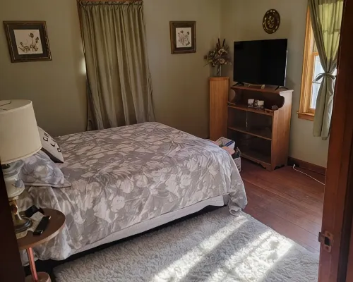 Charming 3-bedroom house with AC, WiFi in pleasant Hardwick Hotels in Rock County