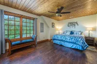 Amazing Mtn Views, Stunning Sunsets, Fire Pit, Gas Logs, Private, Grill, WiFi!