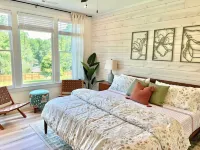 Modern Cabin for 8,w/Hot Tub+mtn view+1m from downtown Clayton, Outdoor Space