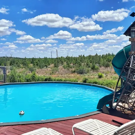 5-bedroom house in delightful Bastrop with fitness room, WiFi, AC