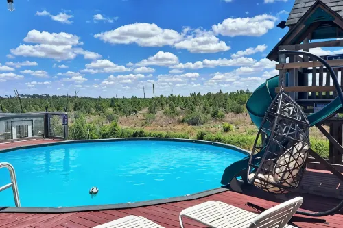 5-bedroom house in delightful Bastrop with fitness room, WiFi, AC