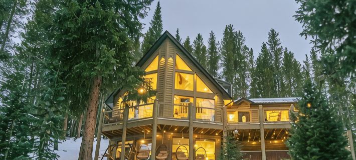 Cozy Breck Chalet - Private Sauna, Hot Tub, Fire Pit + 1.5mi to Breckenridge!! Hotels in Summit County