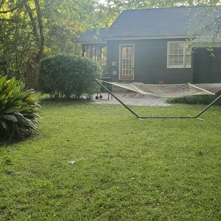 Cheerful 2 BR Near Colleges, Downtown, Attractions