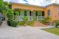 Modern Two Bedroom, 2 Bathroom Near Jolly Beach for a Peaceful Stay. Hotels in 