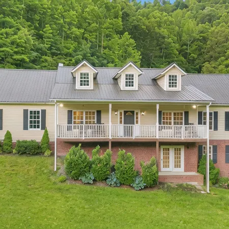 Hatton Hideaway at Red River Gorge! Pool / Hot Tub / Arcade Game Room