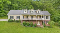 Hatton Hideaway at Red River Gorge! Pool / Hot Tub / Arcade Game Room - 4-Star