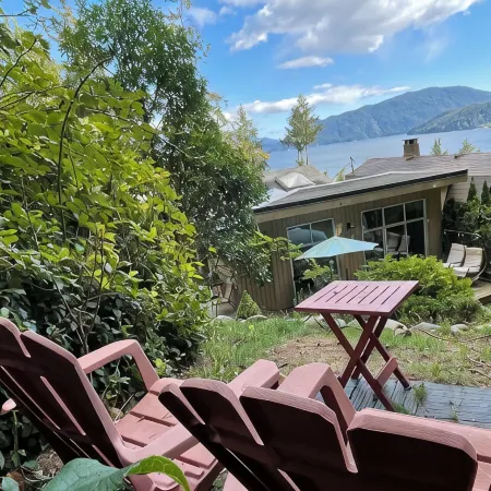 Cozy Home with Ocean and Mountain views. Family sized wth game room and deck