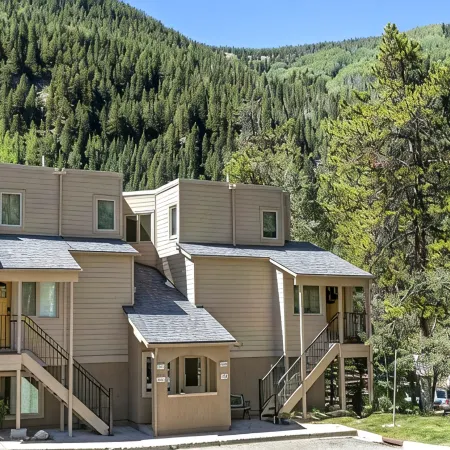Entire 1BR apt, Sleeps 4, Wi-Fi, Close to Slopes