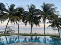 Beautiful 5 bedroom beachfront villa with private pool just 2.5 miles from town - Villas