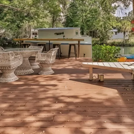 Fun Weeki Wachee River Boathouse Отели в г. Эрнандо
