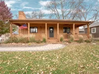 Retreat in Clear Lake, Iowa - GARAGE HANGOUT - Half block from Lake! Hotels in Clear Lake