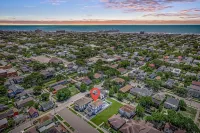 Large 6BR NEW home!Pool & Hot TubGrill- Pets OK- W/DClose to Pleasure Pier!! - สระว่ายน้ำส่วนตัว