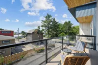 Taft District New Build 2-bedroom condo in delightful Lincoln City with WiFi, AC - Homestays