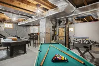 Pet & Family Friendly • Near Lake • HotTub • FirePit • Game Room • Close to town - 4-Star