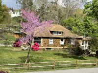 Dog friendly! Next to Navy Stadium and DTA Shuttle! - Bungalows