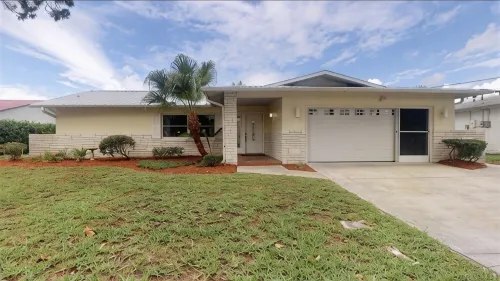 Spacious 3 BR 2 Bath  House On Deep Canal With Screened Heated Pool - Swimmingpools