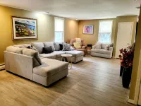 Happy Valley retreat - whole house, large living room, EV charger