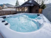 Warren House · 1800s Cottage · Hot Tub · Game Room · 3Br · Downtown Rogue River Hotels in Rogue River