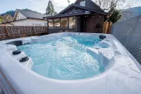 Warren House · 1800s Cottage · Hot Tub · Game Room · 3Br · Downtown Rogue River