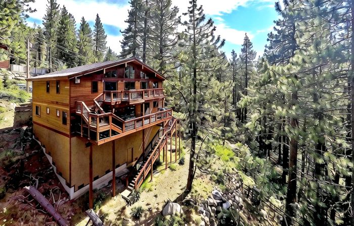Luxury Tahoe/Donner Home w/Mountain Views, Sauna & Hot Tub! - 6 Bed / 4.5 Bath