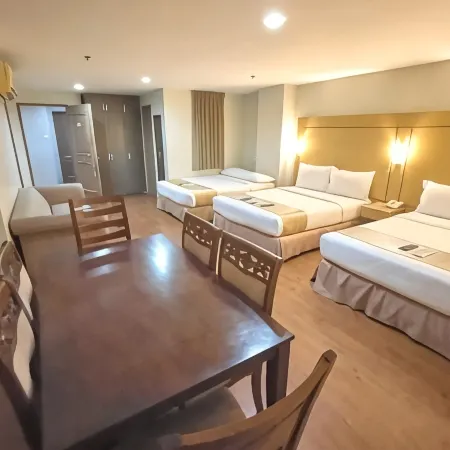 Tagaytay Hotel SixB