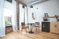 Charming European-style Studio in the Historic Orenge Building, Downtown Durham. - Apartments