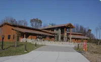 Modern cabin with hot tub, 60 acres with elk views, at the top of Winslow Hill - 4-Star