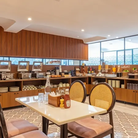 Saltstayz Premier Near Sector 44 Corporate Hub