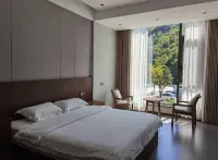Lushan Suyan Puman Homestay - parking