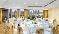 Al Majaz Premiere Hotel Apartments - Condos